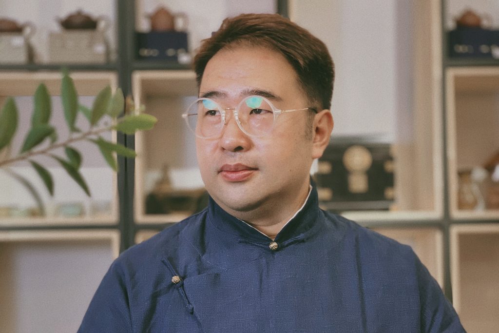李伟