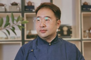 李伟
