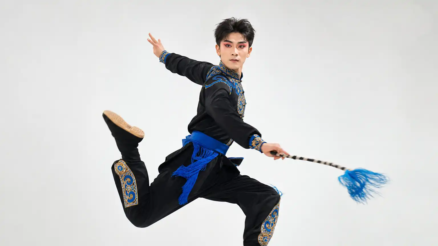 戏曲身段与现代舞台:传统程式如何被重新看见