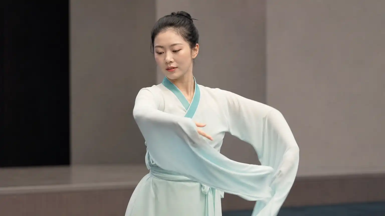 古典舞中的“圆”:身体语言里的东方美学