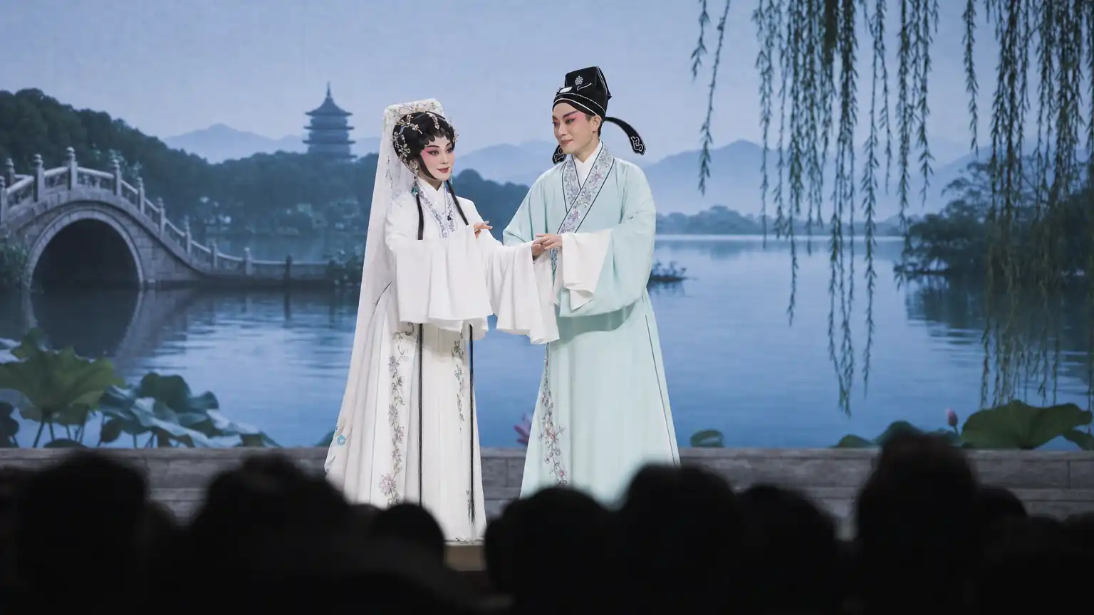 白蛇故事如何在戏曲中流传