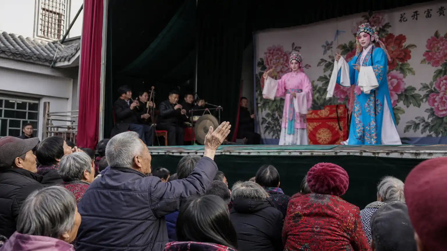 夏夜听戏:乡土社会里的公共娱乐与礼俗