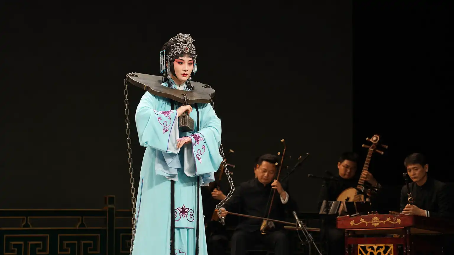 戏曲音乐中的锣鼓经:节奏如何组织舞台