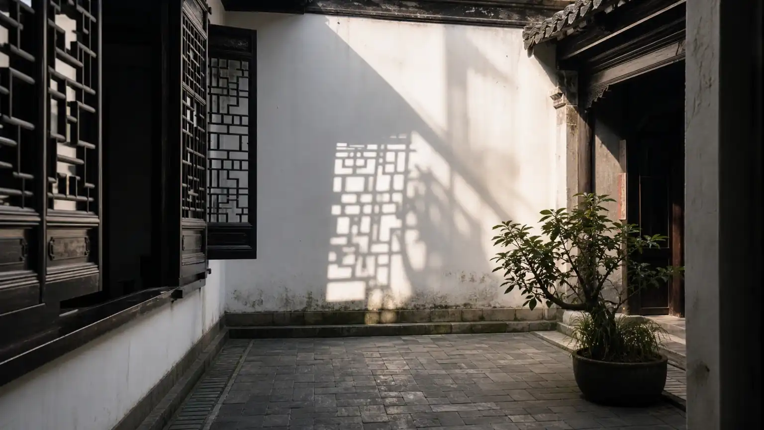 屋檐与窗棂:传统居住空间的细节之美