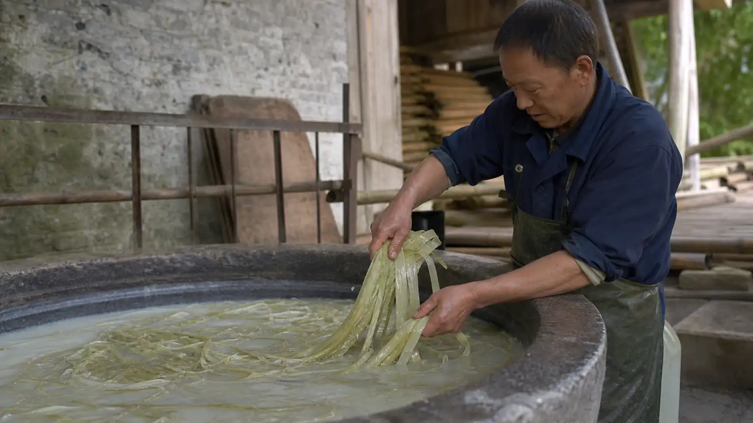 铅山连四纸嫩竹浸沤工序图