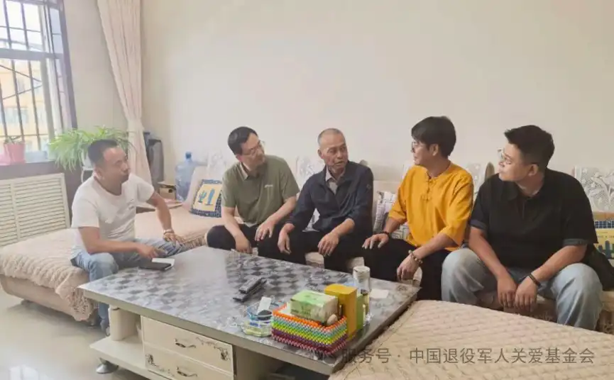 情系桑梓献爱心——爱心人士毕海军捐赠10万元帮扶平凉烈属和困难退役军人