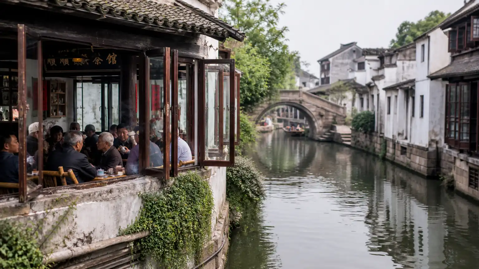 江南水乡茶馆听书场景图