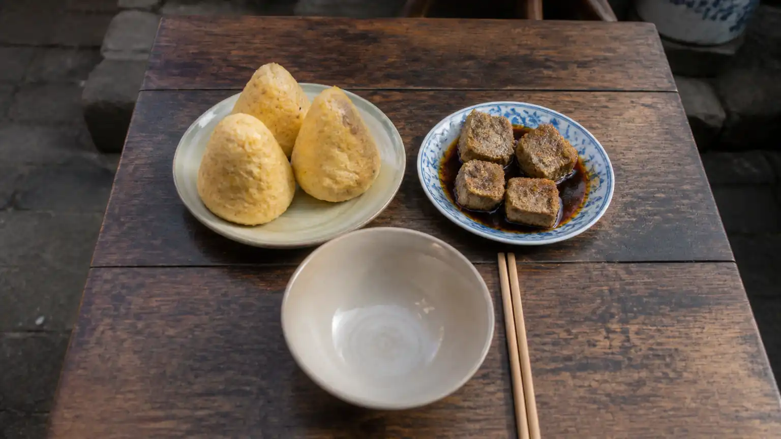 老北京窝头就臭豆腐餐桌图