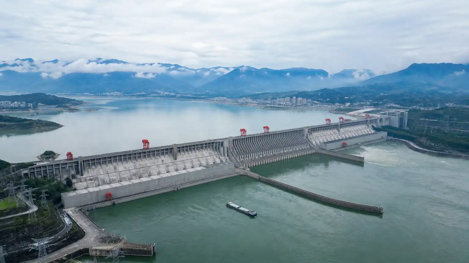 三峡大坝高峡平湖图