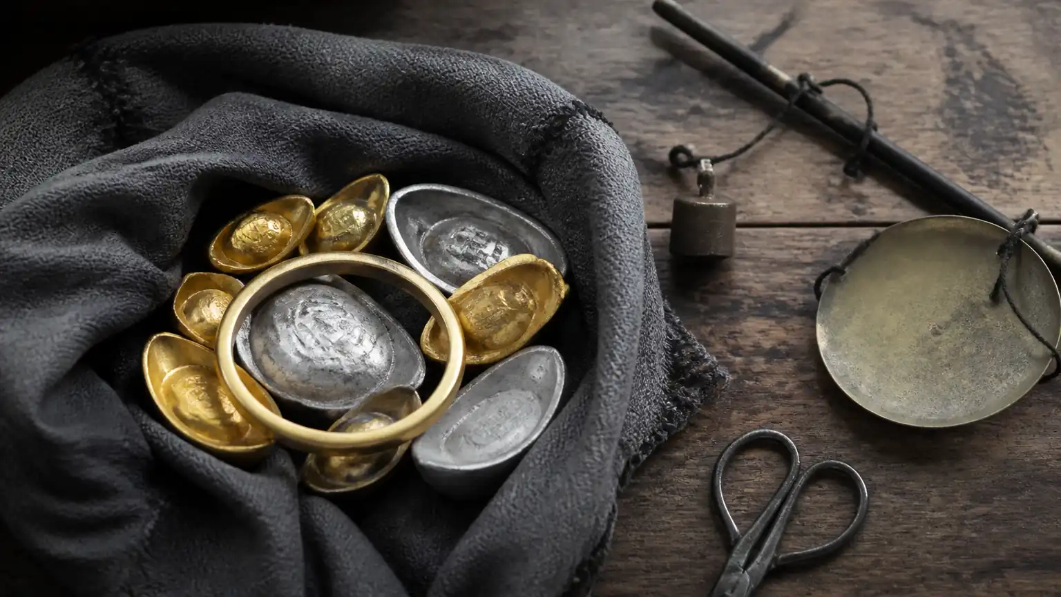 乱世黄金金铤银锭图